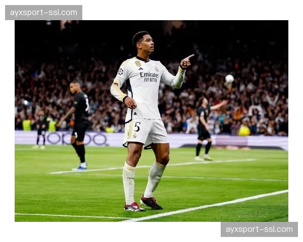 即时：贝林厄姆头球破门，皇马半场1-0领先塞维利亚。