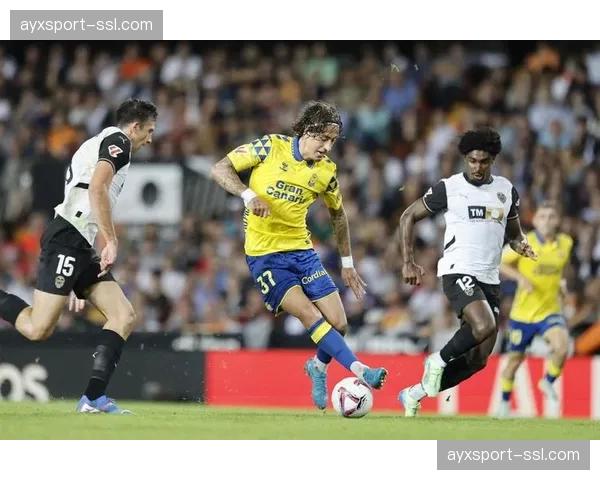 赫罗纳3-2险胜拉斯帕尔马斯，绝杀球来自一次仅有三次传递的快速反击